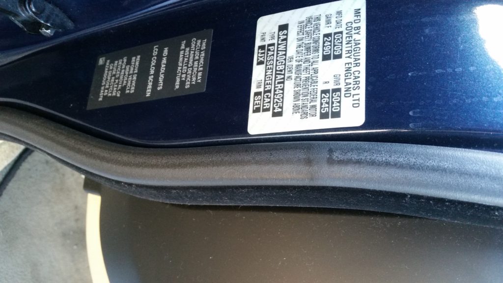 2010 Jaguar XF details